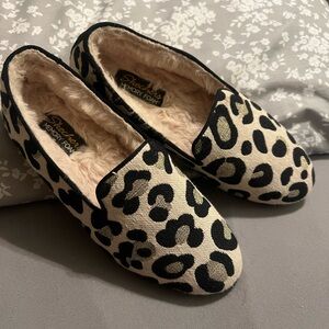 Skechers Leopard Print Memory Foam, Faux Fur Lining Size 6 Slippers/Shoes, NWOT